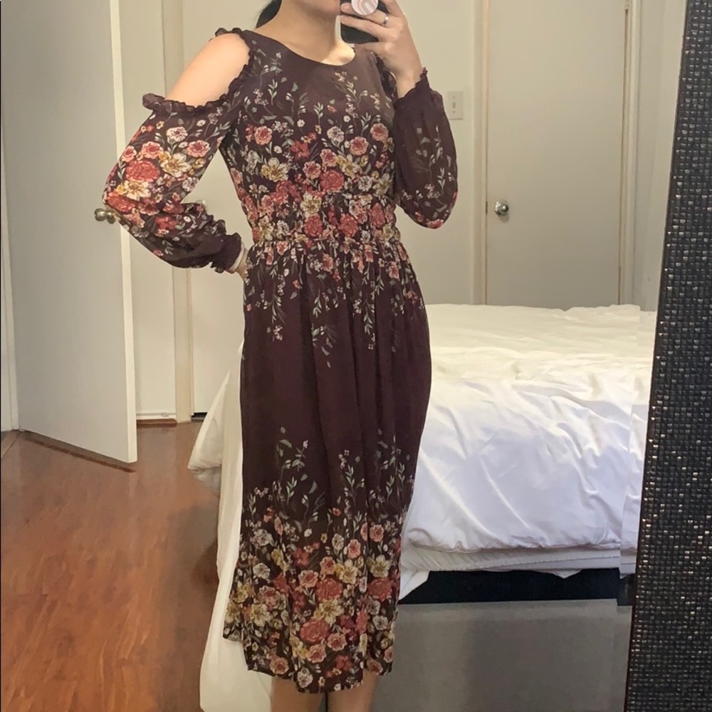 Super cute floral print dress!